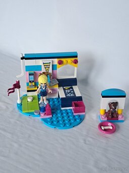 STAVEBNICE LEGO® FRIENDS 41328 STEPHANIE A JEJÍ LOŽNICE - 2