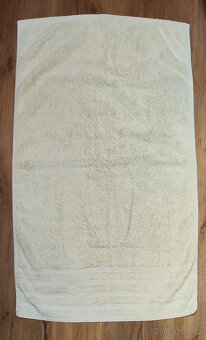 3 ks světle žlutých ručníků - 2