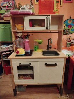 Dětská kuchyňka s výbavou, sleva za rychlé jednání. - 2