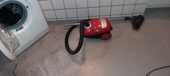 Vysavač sáčkový - 2