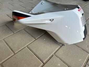 Plast nádrže KTM 890 duke R - 2