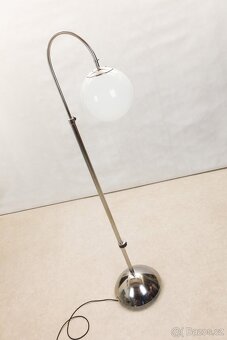 STOJACÍ LAMPA-FUNKCIONALISMUS - 2