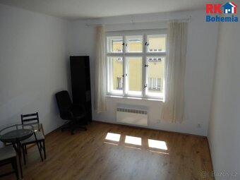 Nabízíme k pronájmu byt 1+kk o ploše 27m2 ve 4NP bez výtah - 2