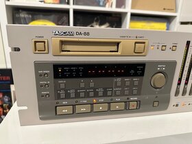 Tascam DA-888 - 2