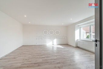 Prodej bytu 4+kk, 96 m² v Klobukách - 2