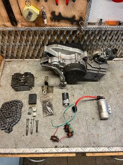 Motor babetta 225 + štítek + díly - 2