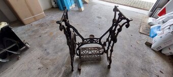 Litinový podstavec šicího stroje - 2
