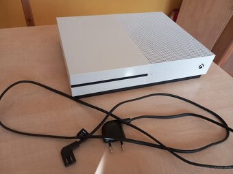 Xbox One S 500 GB + 20 her - 2
