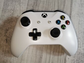 Xbox one ovladač - 2