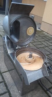 Krouhač, plátkovač zeleniny a sýrů - 2