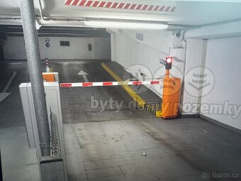 Pronájem velkého SUV garážového stání v Praze 4 - dlouhodobě - 2