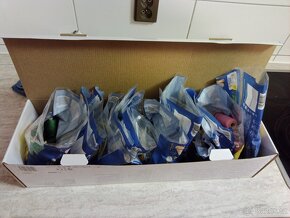 cívky s nitěmi a knoflíky - 2