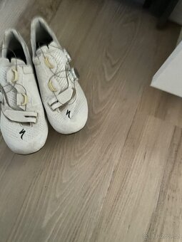 Tretry silniční specialized - 2