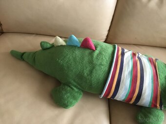 krokodyl plysovy v tricku - 2