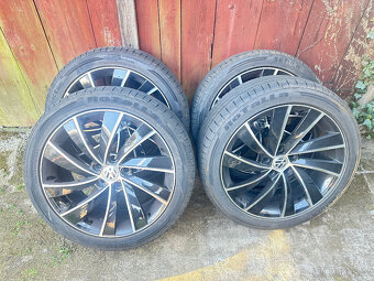 Sadu AL  disků 5x112  obuté 225/45 R 18" Racing Line - 2