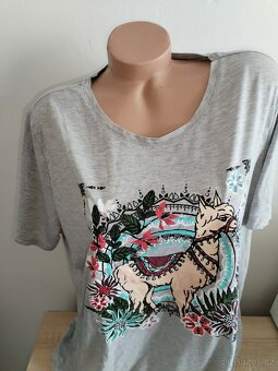 Sv. Šedé triko s lamou vel.48 - 2