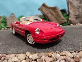 prodám model 1:18 alfa romeo spider 1986 - 2