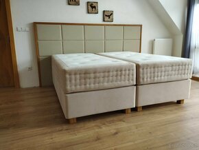 Masivní čalouněná postel včetně matrací a topperu - 2