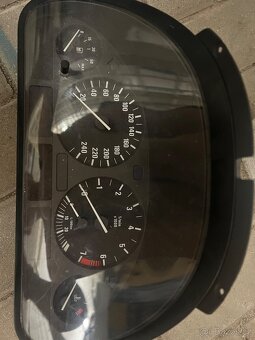 dily bmw e39 kliky/vicko nadrze, tesneni svetel, popelnik … - 2