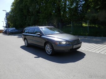 Volvo V70 2.4D5 Automat, Polokůže, Xenon - 2