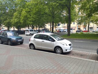 Toyota Yaris 1.0 - moc krásný Yaris bez investic - 2