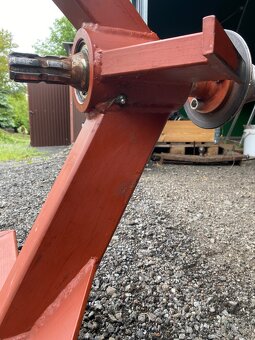 Kuželová štípačka dřeva za traktor - 2