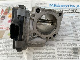 Klapka z motoru 9H05 1.6 HDI 8V - 2