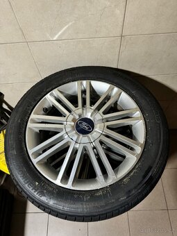 Prodám kola s orig 17” Ford disky a novými pneu - 2