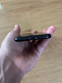 Apple iPhone SE 2020 černý 64GB - 2