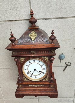 starožitné veliké vyřezávané a zdobené krbové hodiny - 2