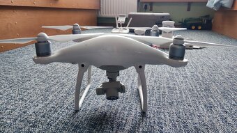 Dji Phantom 4 (nebourany) - 2