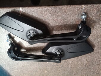 Zpětná zrcatka - 2