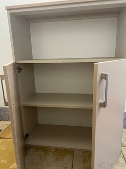 Prodám 2ks béžových skříněk - 2