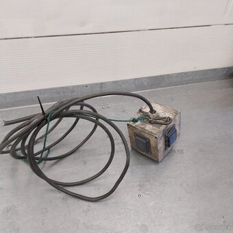 Zásuvková kostka pro zavěšení na strop - 2