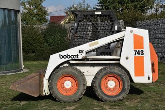 Bobcat 743 SMYKOVÝ NAKLADAČ - 2