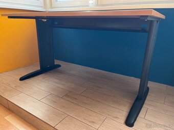 Kancelářský stůl Hobis - 2