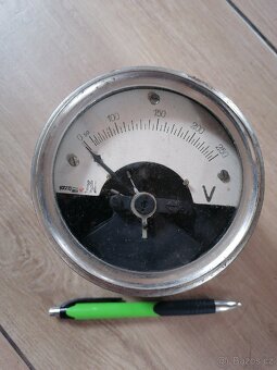 Předválečný voltmetr - 2