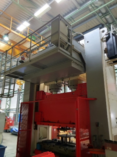Lis hydraulický 700 t - 2