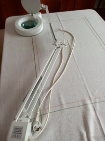 pracovní lampa s lupou - 2