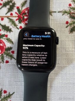 Apple Watch Series 8 45 mm černé s černým řemínkem. Bez škrá - 2