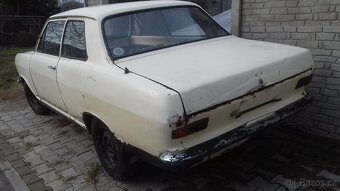 Opel Kadett B - dvoudveřový 1965 - 1972 (mám oba modely) - 2