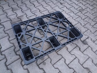 Plastové palety 80x60cm - půl EURovka - 2