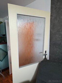 Dvere 80 leve, bile se sklem, vcetne chrom kliky - 2