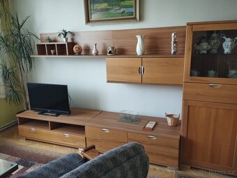Obývací stěna, gauč a křesla - 2