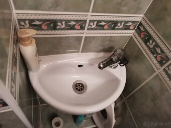 PRODÁM MALÉ UMYVADLO + vodov.baterie - 2