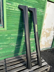 Volvo XC60 levý práh - 2