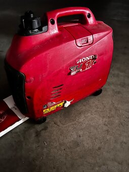 Hinda eu 10i invertorová kufříková elektrocentrála - 2