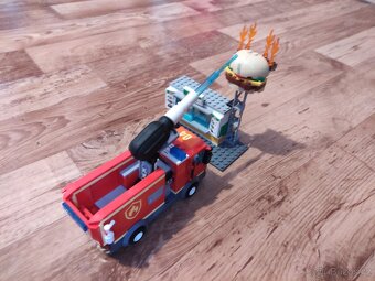 Lego city hasiči se stříkačkou - 2