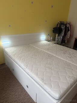 Manželská postel 180x200 cm s osvětlením a úložným prostorem - 2