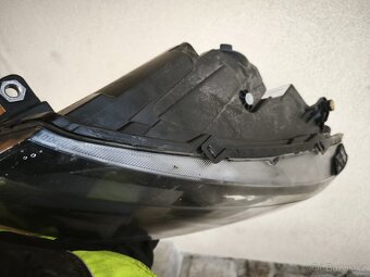 Přední světlo Caddy - 2
